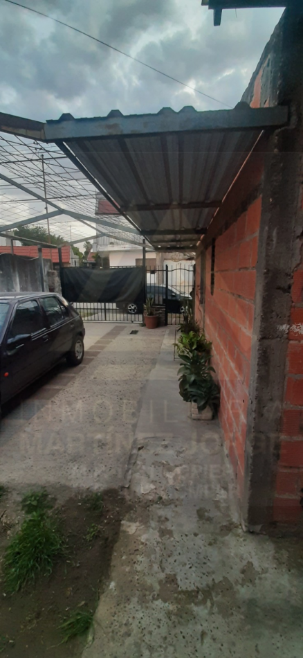 Casa con Local Independiente, Parana